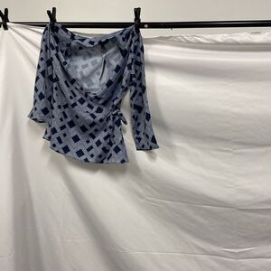 3 Qtr slv wrap Blouse size xs color blue and white new